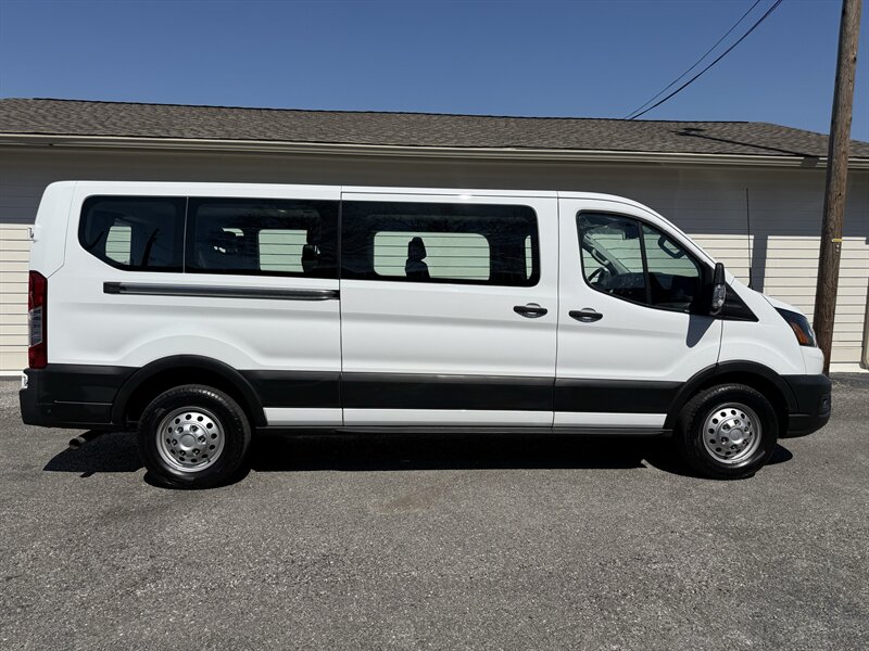 2021 Ford Transit 350 XL  12 PASSENGER ALL WHEEL DRIVE - Photo 1 - Nashville, TN 37210