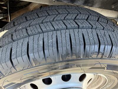 2021 Ford Transit 350 XL  12 PASSENGER ALL WHEEL DRIVE - Photo 4 - Nashville, TN 37210