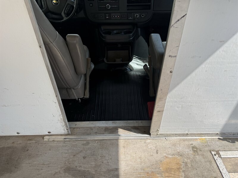 2021 Chevrolet Express 3500 - Photo 12 - Nashville, TN 37210