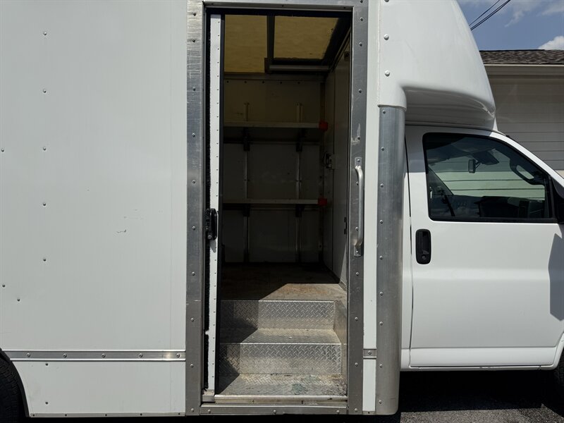 2021 Chevrolet Express 3500 - Photo 2 - Nashville, TN 37210
