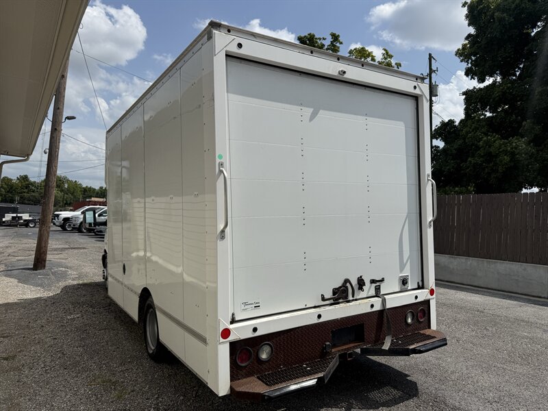 2021 Chevrolet Express 3500 - Photo 10 - Nashville, TN 37210