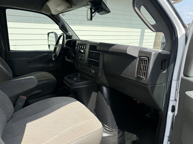 2021 Chevrolet Express 3500 - Photo 29 - Nashville, TN 37210