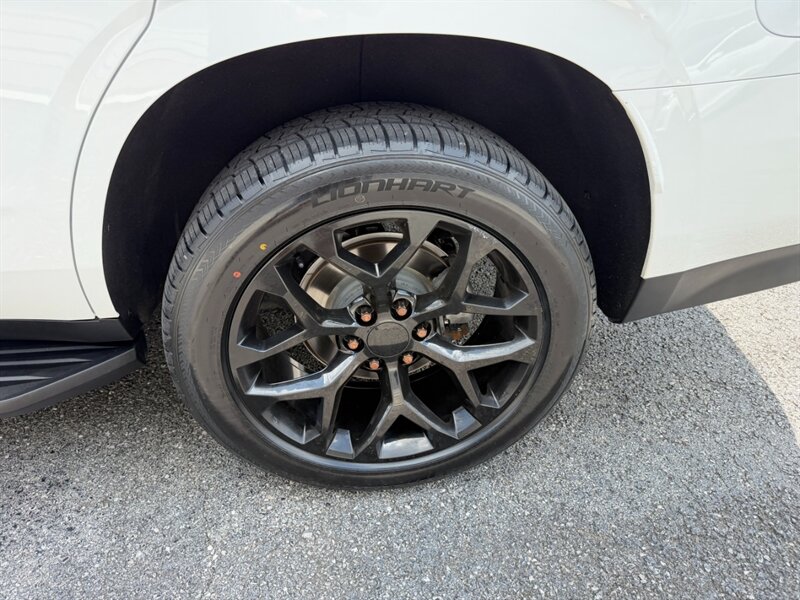 2023 Chevrolet Tahoe LT - Photo 18 - Nashville, TN 37210