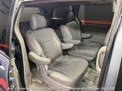 2010 Toyota Sienna XLE   - Photo 8 - Orange, CA 92868