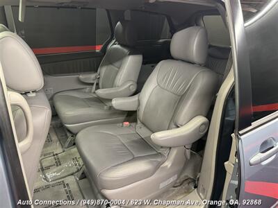 2010 Toyota Sienna XLE   - Photo 11 - Orange, CA 92868