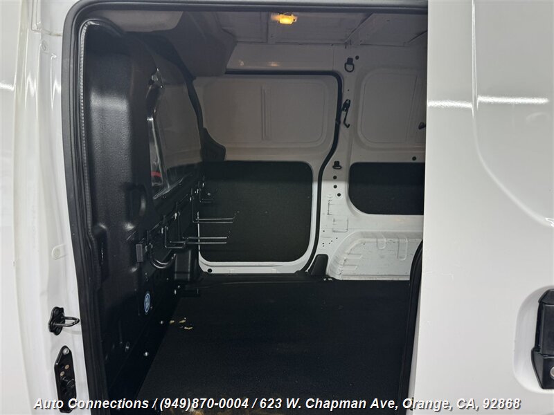 2021 Nissan NV200 S photo 19