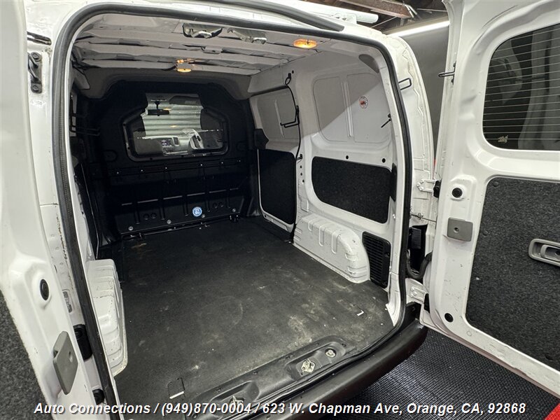 2021 Nissan NV200 S photo 25