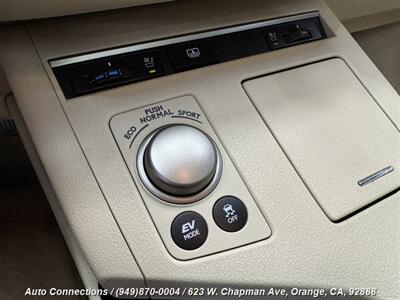 2013 Lexus ES 300h   - Photo 16 - Orange, CA 92868