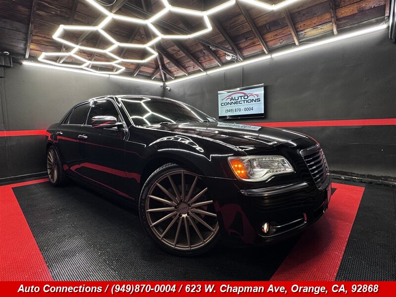 2014 Chrysler 300C   - Photo 1 - Orange, CA 92868