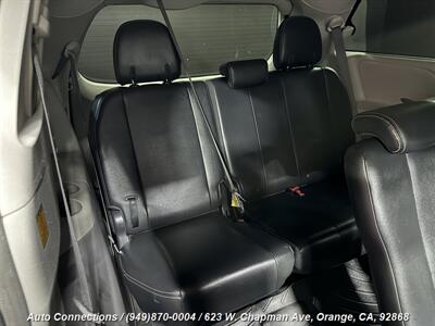 2013 Toyota Sienna SE 8-Passenger   - Photo 9 - Orange, CA 92868