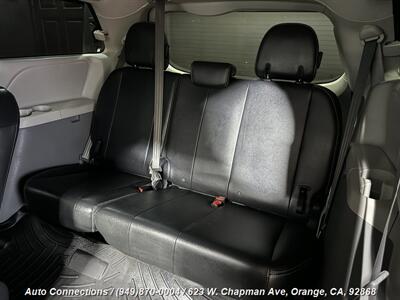 2013 Toyota Sienna SE 8-Passenger   - Photo 11 - Orange, CA 92868