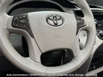 2013 Toyota Sienna SE 8-Passenger   - Photo 16 - Orange, CA 92868