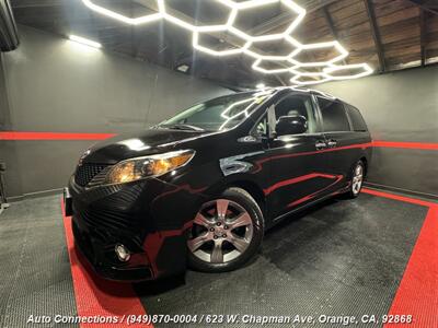 2013 Toyota Sienna SE 8-Passenger   - Photo 2 - Orange, CA 92868