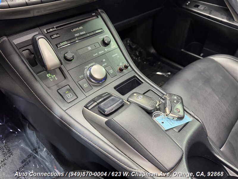 2015 Lexus CT Base photo 16