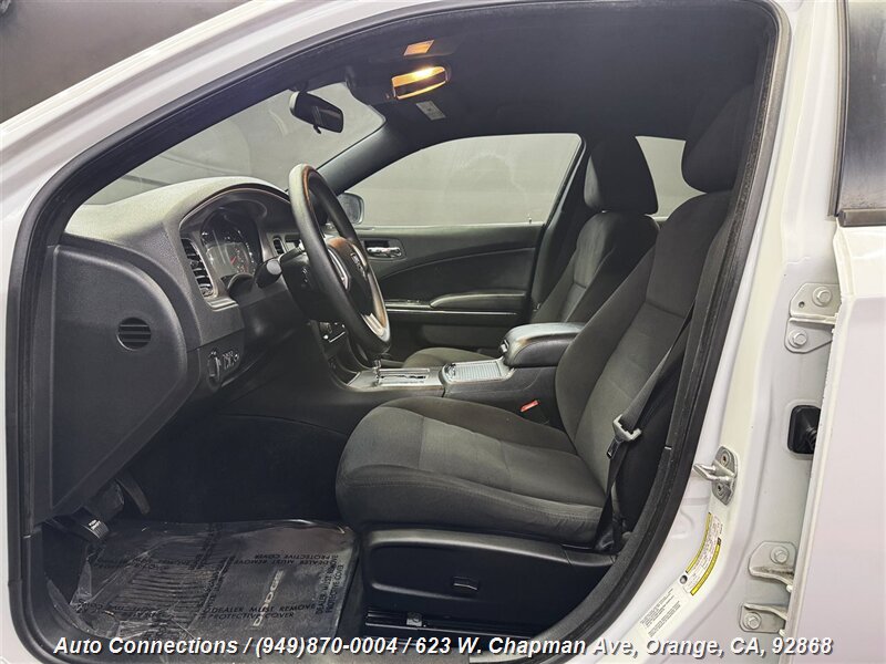 2013 Dodge Charger SE photo 4