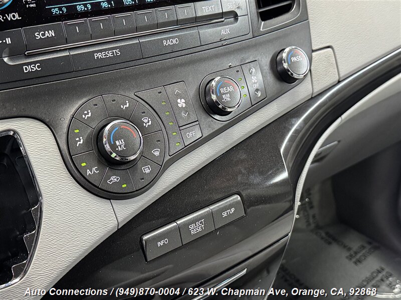 2012 Toyota Sienna LE photo 14