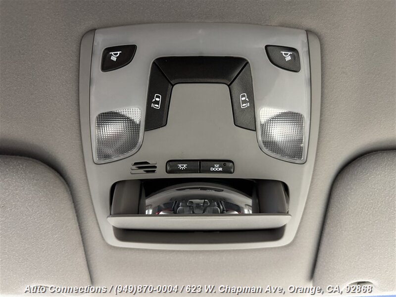 2012 Toyota Sienna LE photo 16