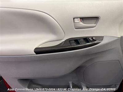2012 Toyota Sienna LE 8-Passenger   - Photo 22 - Orange, CA 92868