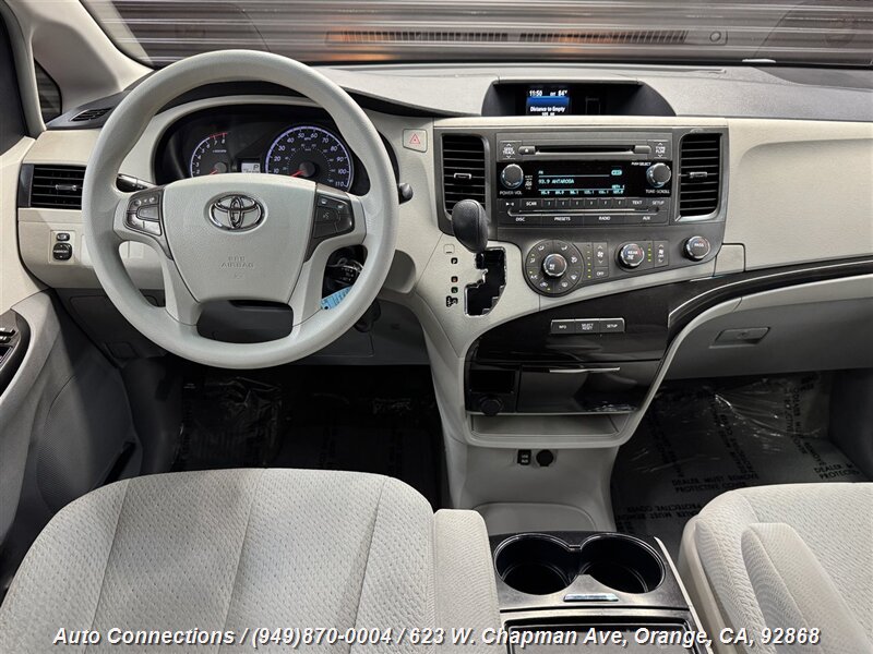 2012 Toyota Sienna LE photo 11