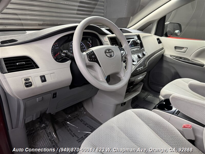 2012 Toyota Sienna LE photo 10