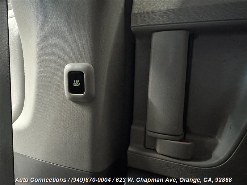 2012 Toyota Sienna LE photo 20
