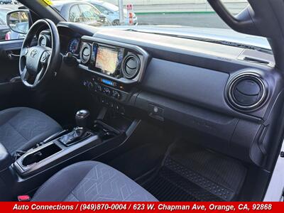 2017 Toyota Tacoma TRD Off-Road   - Photo 10 - Orange, CA 92868