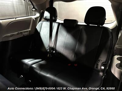 2015 Toyota Sienna SE Premium 8-Passeng   - Photo 11 - Orange, CA 92868