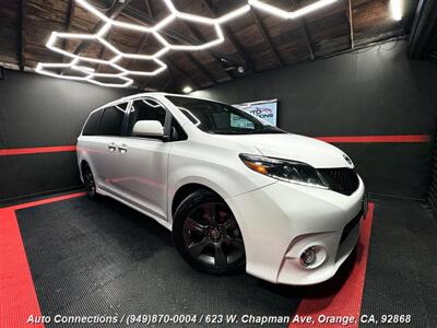 2015 Toyota Sienna SE Premium 8-Passeng   - Photo 1 - Orange, CA 92868