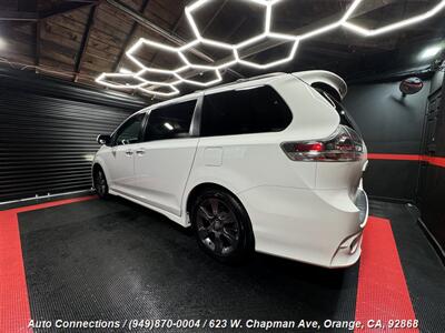 2015 Toyota Sienna SE Premium 8-Passeng   - Photo 4 - Orange, CA 92868