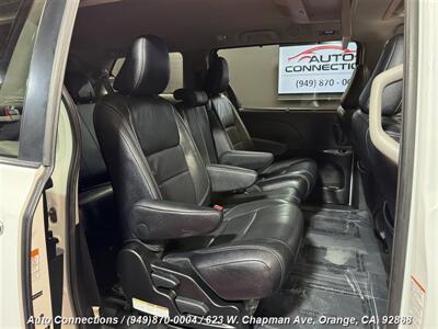 2015 Toyota Sienna SE Premium 8-Passeng   - Photo 8 - Orange, CA 92868