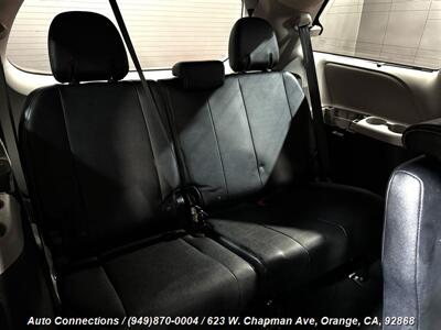 2015 Toyota Sienna SE Premium 8-Passeng   - Photo 9 - Orange, CA 92868