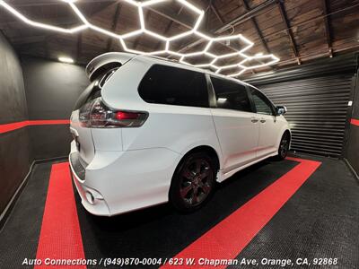 2015 Toyota Sienna SE Premium 8-Passeng   - Photo 3 - Orange, CA 92868