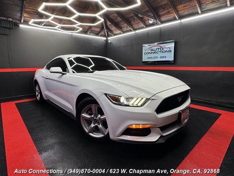 2017 Ford Mustang V6  