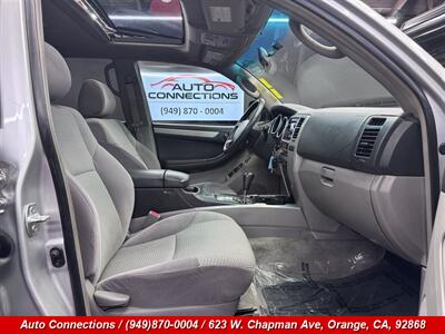 2004 Toyota 4Runner SR5   - Photo 7 - Orange, CA 92868
