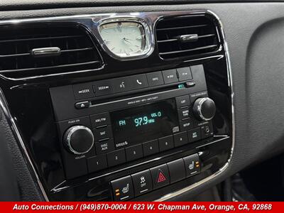 2013 Chrysler 200 Limited   - Photo 17 - Orange, CA 92868