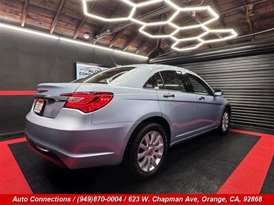 2013 Chrysler 200 Limited   - Photo 3 - Orange, CA 92868