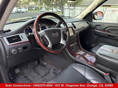 2009 Cadillac Escalade   - Photo 11 - Orange, CA 92868