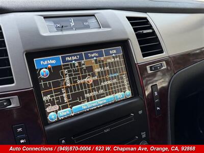 2009 Cadillac Escalade   - Photo 15 - Orange, CA 92868