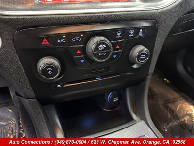 2014 Dodge Charger SXT   - Photo 13 - Orange, CA 92868