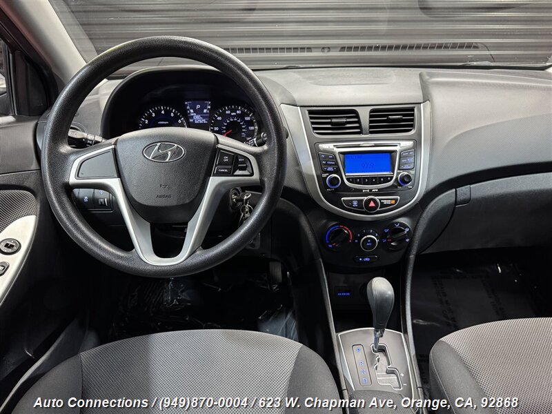 2012 Hyundai Accent GS photo 12