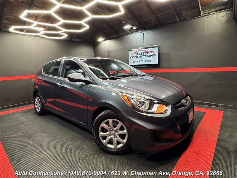 Hyundai Accent's photo