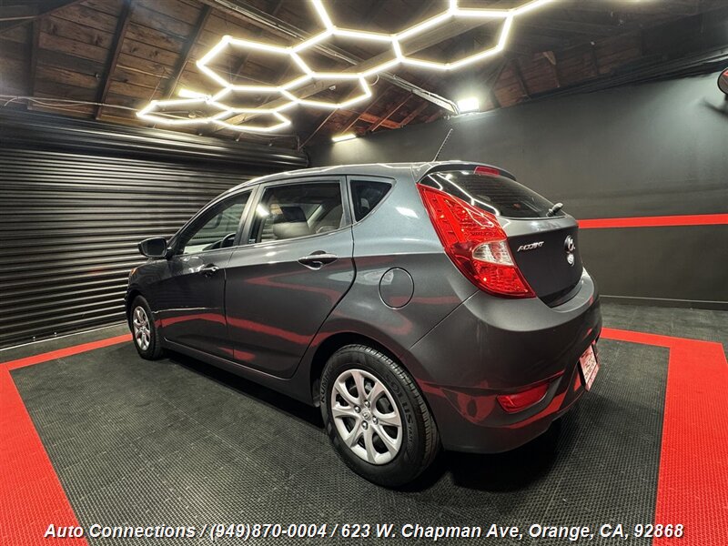 2012 Hyundai Accent GS photo 4