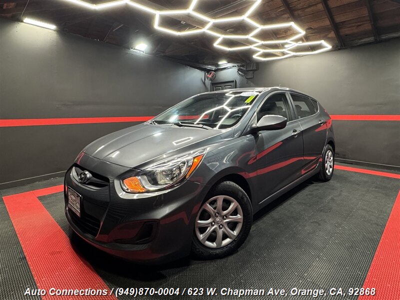 2012 Hyundai Accent GS photo 2