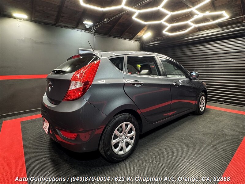 2012 Hyundai Accent GS photo 3