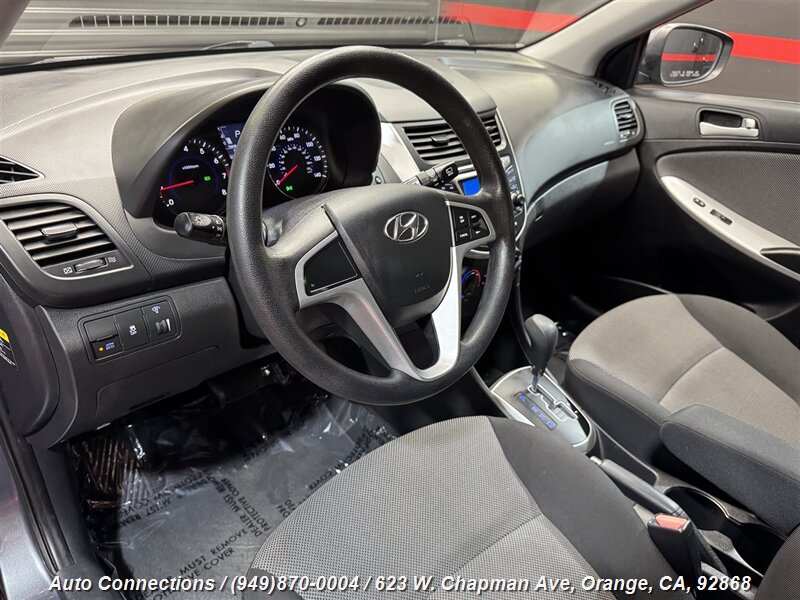 2012 Hyundai Accent GS photo 11