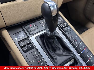 2018 Porsche Macan   - Photo 17 - Orange, CA 92868
