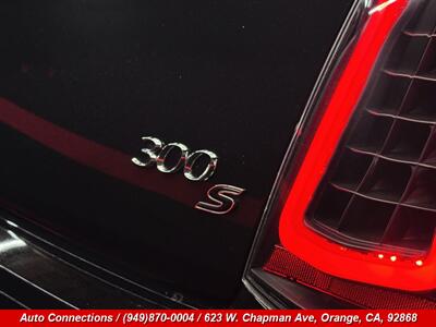2014 Chrysler 300 Series S   - Photo 27 - Orange, CA 92868
