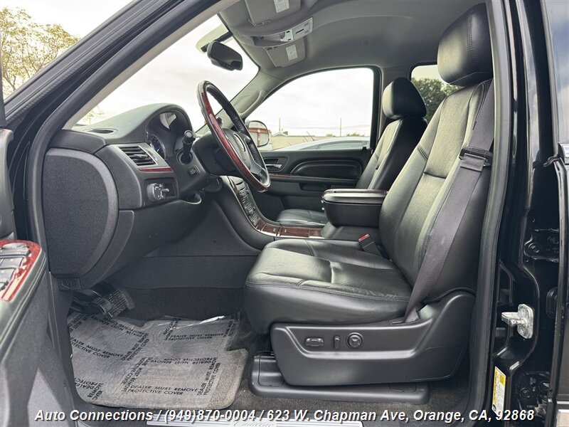 2013 Cadillac Escalade Standard photo 4