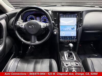 2014 INFINITI QX70 - Photo 12 - Orange, CA 92868