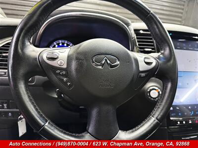 2014 INFINITI QX70 - Photo 13 - Orange, CA 92868